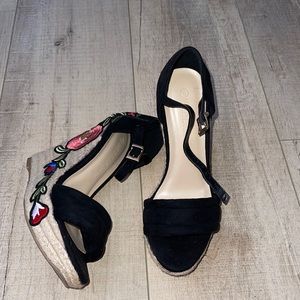 Floral black wedges